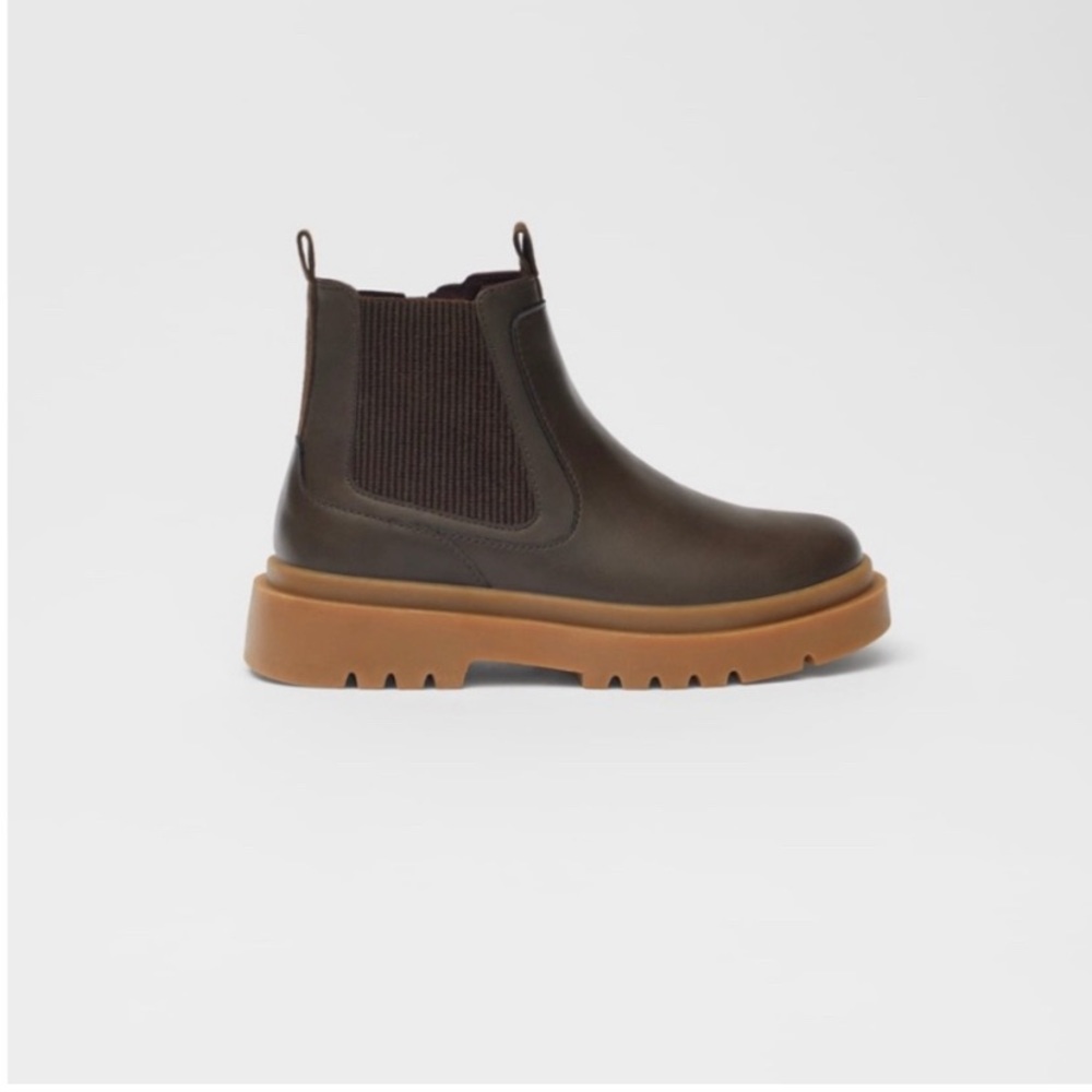NWOT Zara brown booties